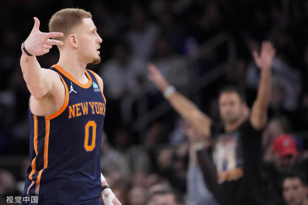 场上大放异 场上大放异