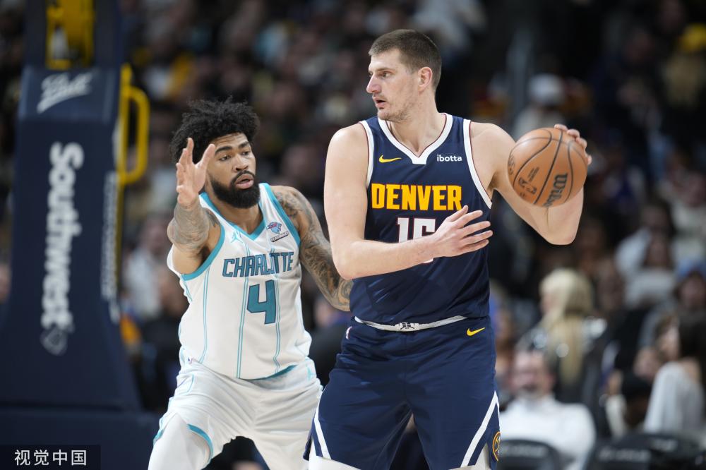 一名教练成 一名教练成